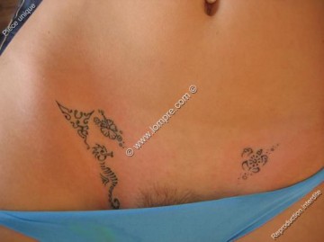 tatouage-aine-sexy-fleur-tortue-raie-hippocampe_a